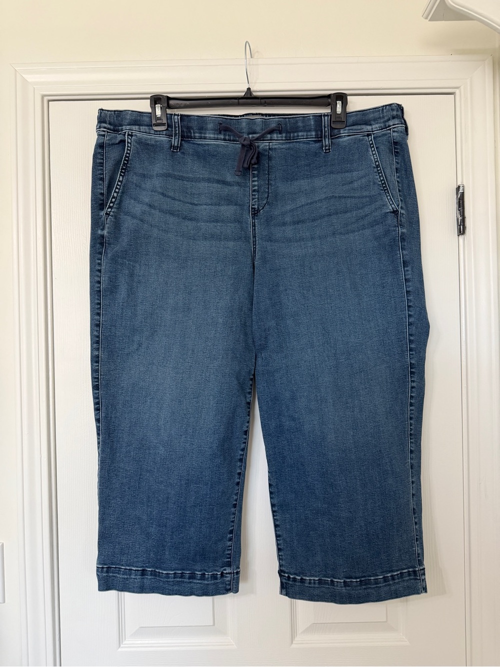 Torrid Sz 3 Weekend Wide Leg Crop Jeans